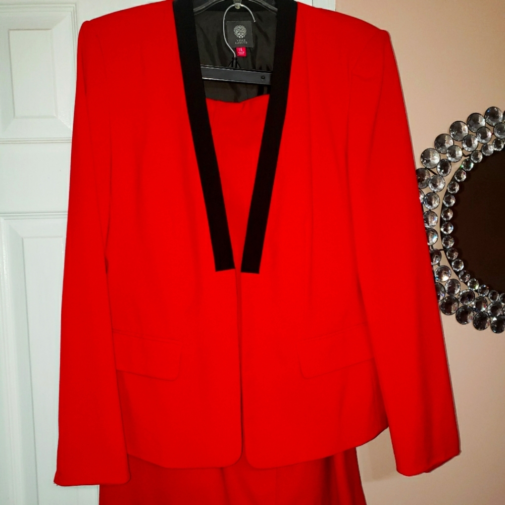 Skirt suit